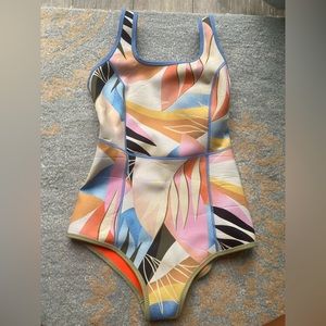 Billabong womens spring suit size 6
